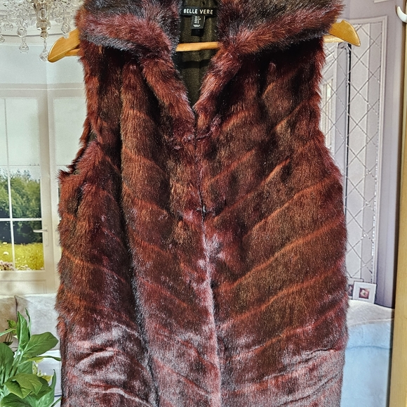 Belle Vere Jackets & Blazers - Belle Vere Womens Mahogany-Maroon & Black Faux Fur Vest Size Small